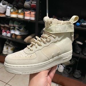 Nike Womens SF Air Force 1 ‘Fossil’ Mid Sneakers